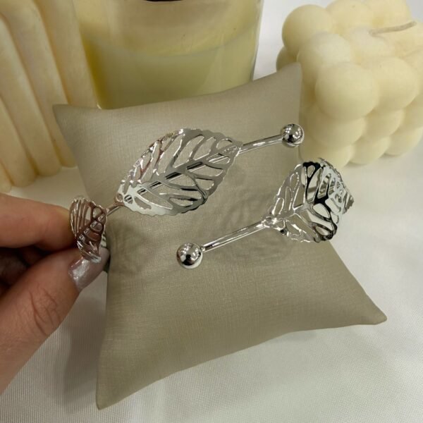 0 brazalete  plateado mod Q