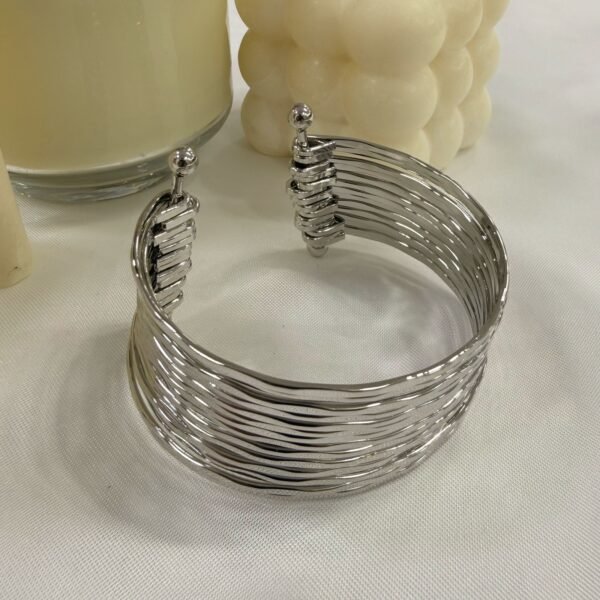 Alternative view of 0 esclavas  plateadas mod J