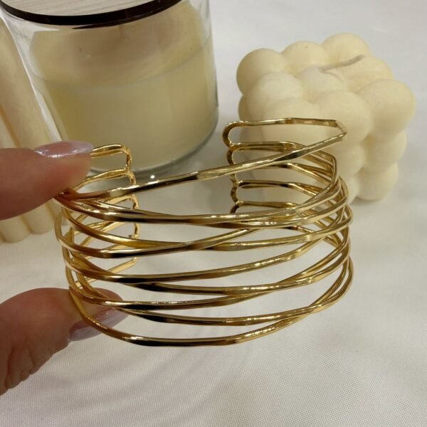 Alternative view of esclavas  doradas mod F