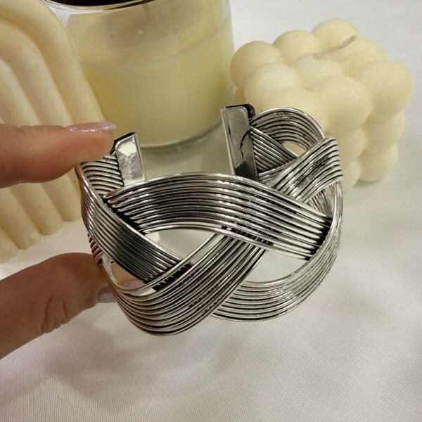 Alternative view of 0 esclavas  plateadas mod F