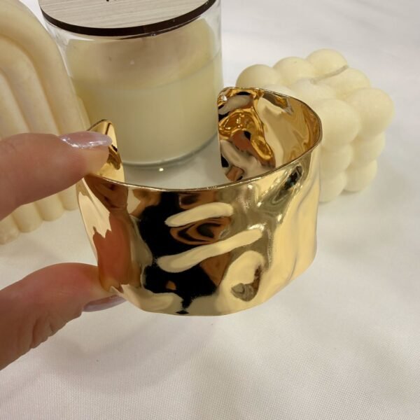 Alternative view of esclavas  doradas mod I