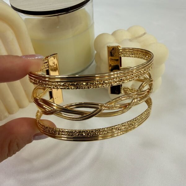 Alternative view of esclavas  doradas mod U