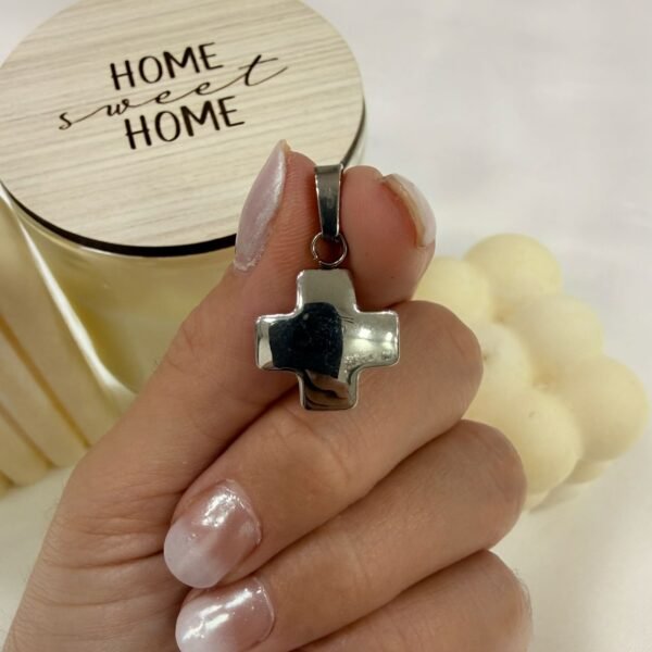 a dije cruz equilibrio a.q