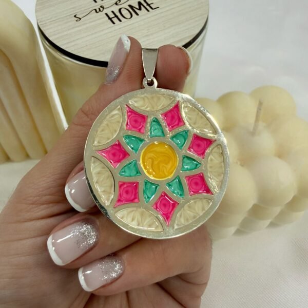 a Dije esmaltado mandala de prosperidad colores