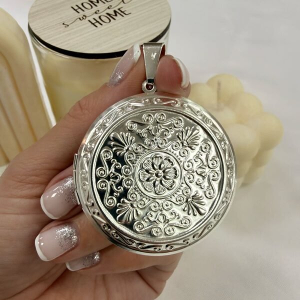 a Dije relicario grande