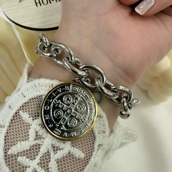 Pulsera con dijes 5 (san benito gruesa)