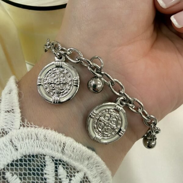 Pulsera con dijes 2 (san benito 4 dijes)