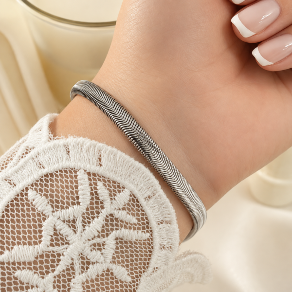 a a pulsera cola rata plana a.q