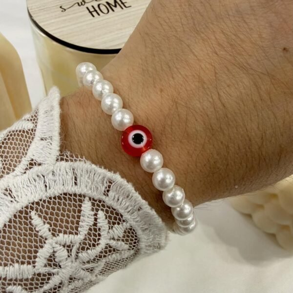 pulsera perla blanca rojo ojito