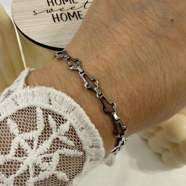 pulsera cruz a.q outlet