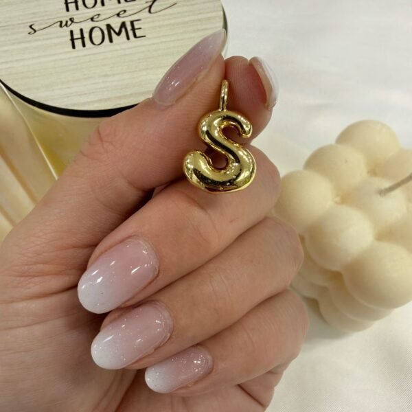 dije inicial S dorado