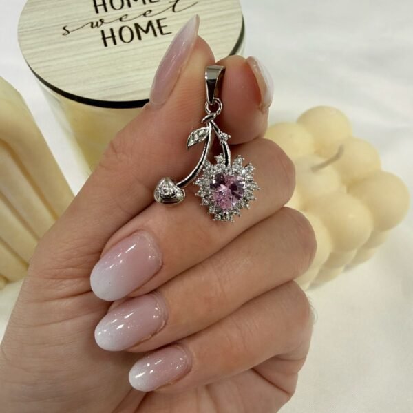 a dije a cherry corazon  rosa a.q