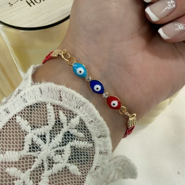pulsera dorada modelo ojo ojito