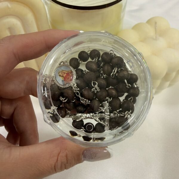 Alternative view of rosarios perfumados con cajita marron oscuro