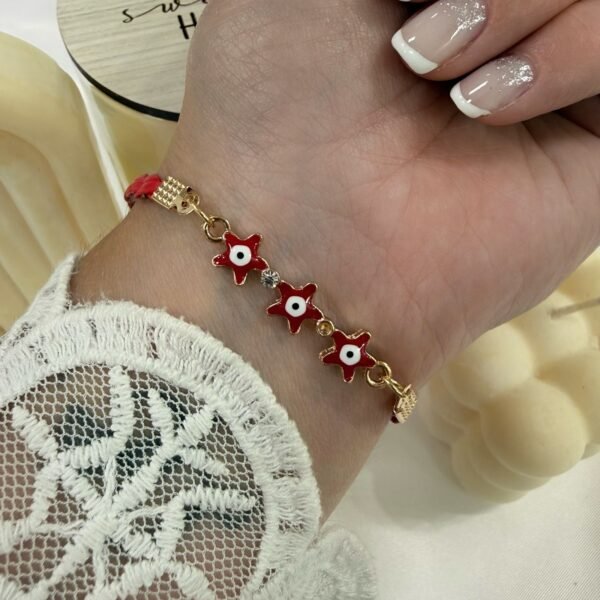 pulsera dorada modelo estrella ojito