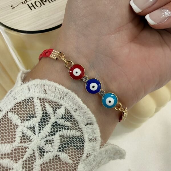 pulsera dorada modelo circulo ojito