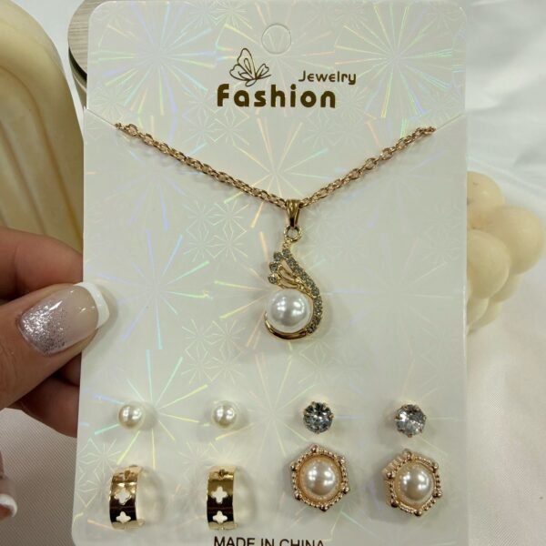 set con cadena dije y 4 pares aros mod 12