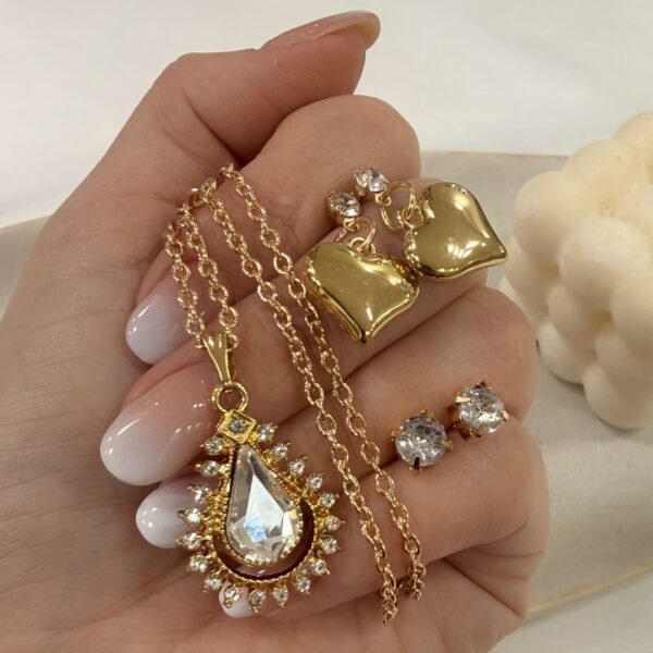 conjunto dorado con 2 pares de aros mod B