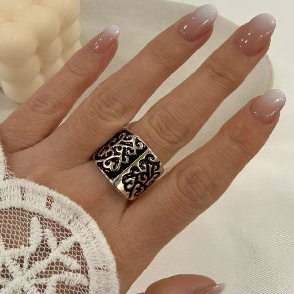 a anillo abud H