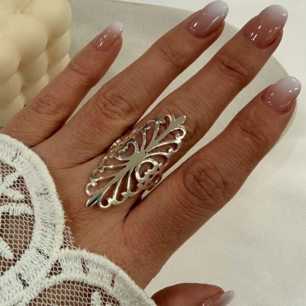 a anillo abud M