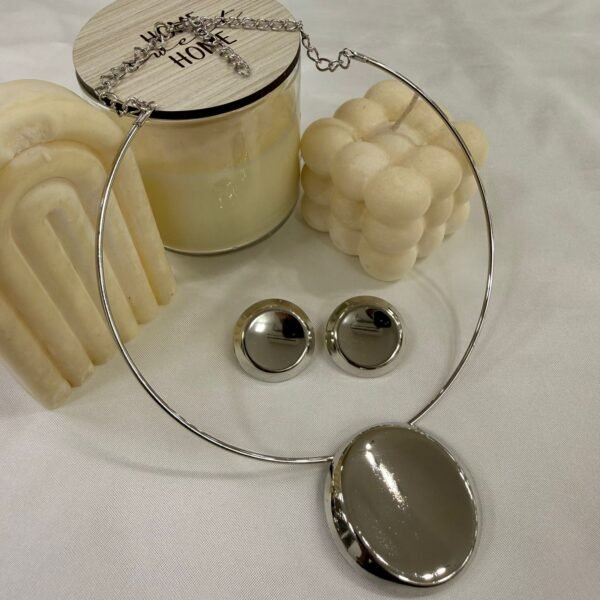 conjunto plateado con aros modelo circulo