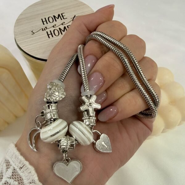 collar multidijes mod 5 blanco