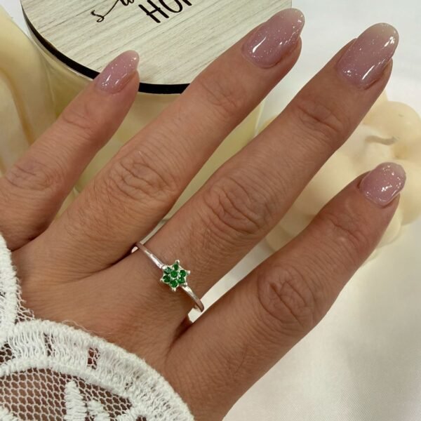 a Anillo AF microzirconia G verde esmeralda