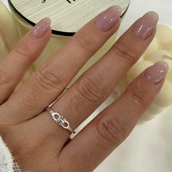 a Anillo Ava cubic 22