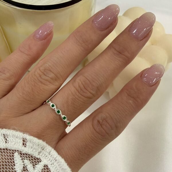 a Anillo AF microzirconia I verde esmeralda