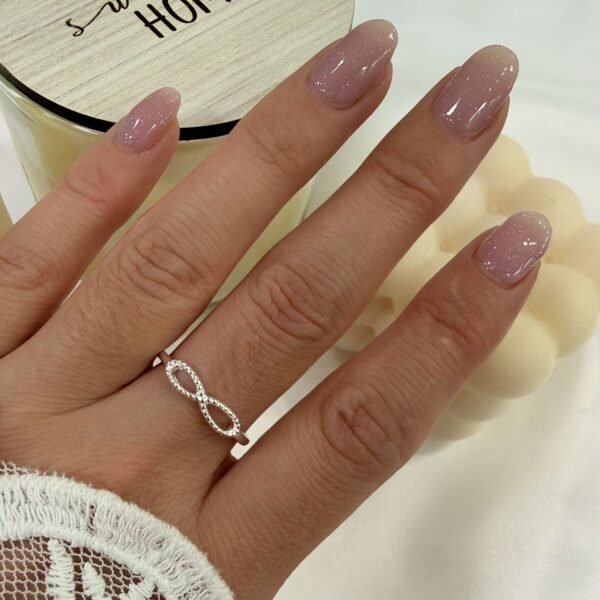 a Anillo Ava cubic 16