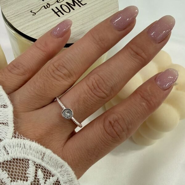 a Anillo Ava cubic 20