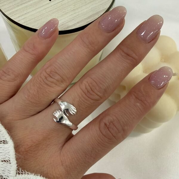 a Anillo AF formas diseño abrazo