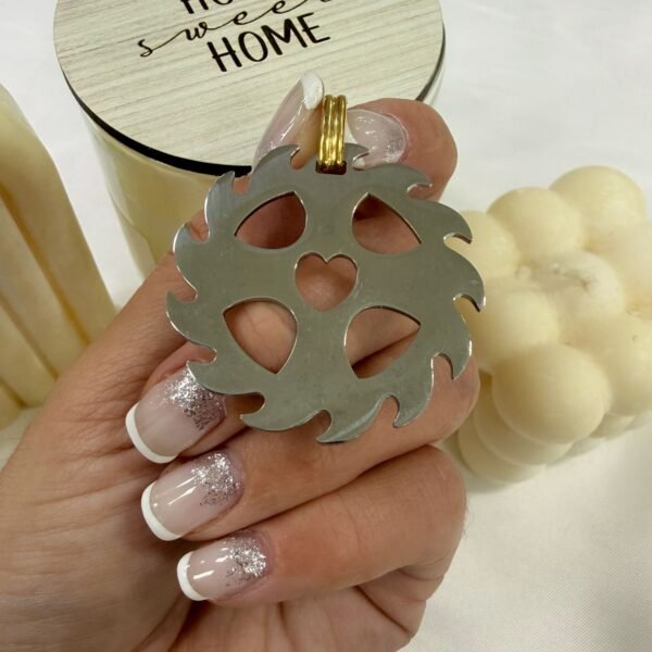 dije cruz orlada con aplique a.q outlet