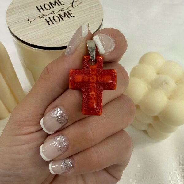 dije resina cruz ladrillo chico