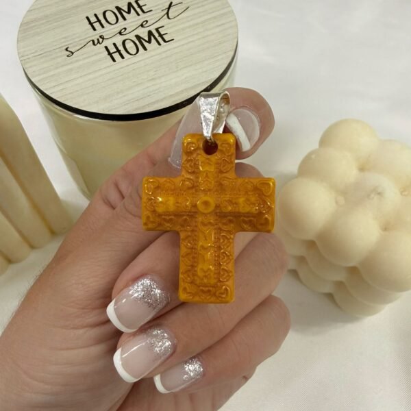 dije resina cruz mediana mostaza