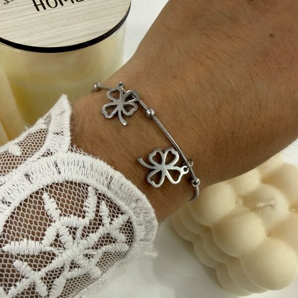 pulsera con dije trebol