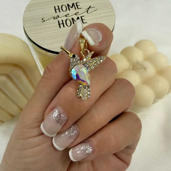 dije colibri color blanco  dorado