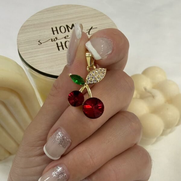 Alternative view of dije cherry dorado