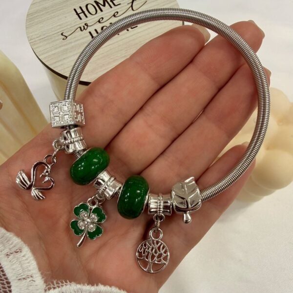 pulsera con dijes pasantes mod 10