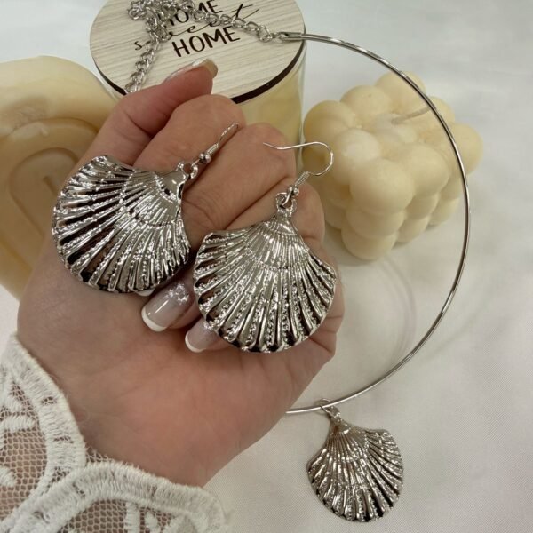 conjunto plateado con aros modelo Mar 2