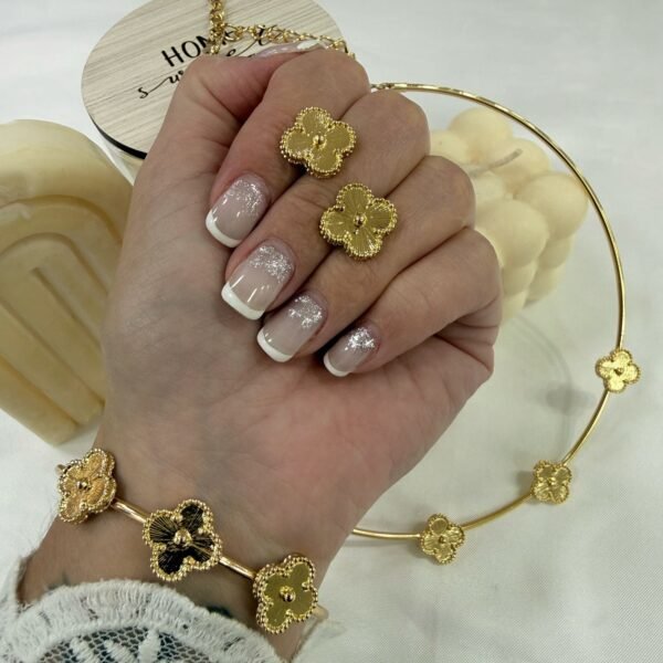 conjunto dorado gargantilla  esclava y aros. Vclif 3