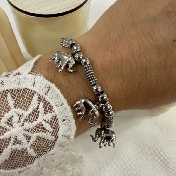 a Pulsera hindu bolitas y dije elefante a.q