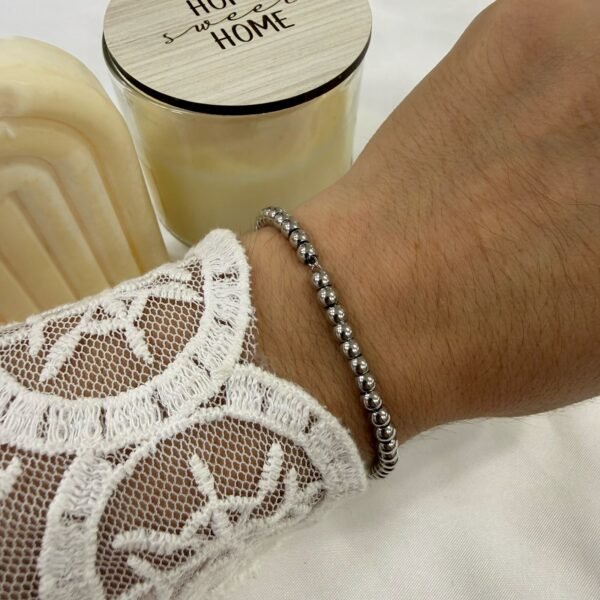 a Pulsera diseño bolitas a.q