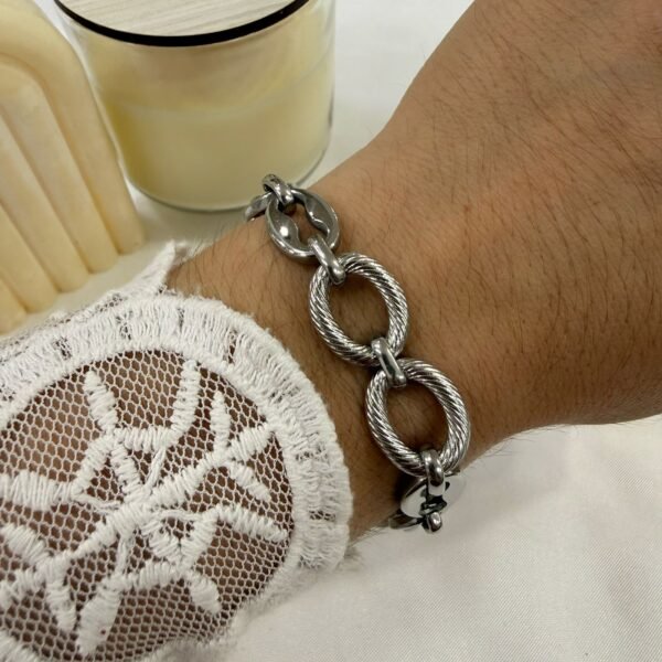 a Pulsera diseño trabajado  a.q