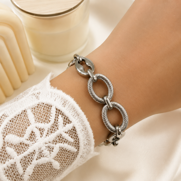 a Pulsera diseño trabajado  a.q