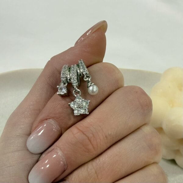 a dije a charms mod 4 a.q