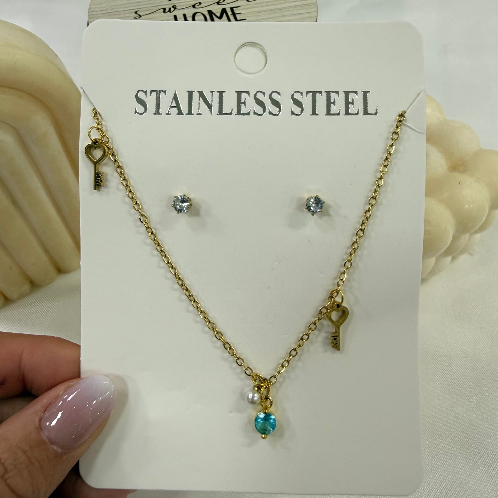 conjunto con dije key cubic y aros dorado - Image 3