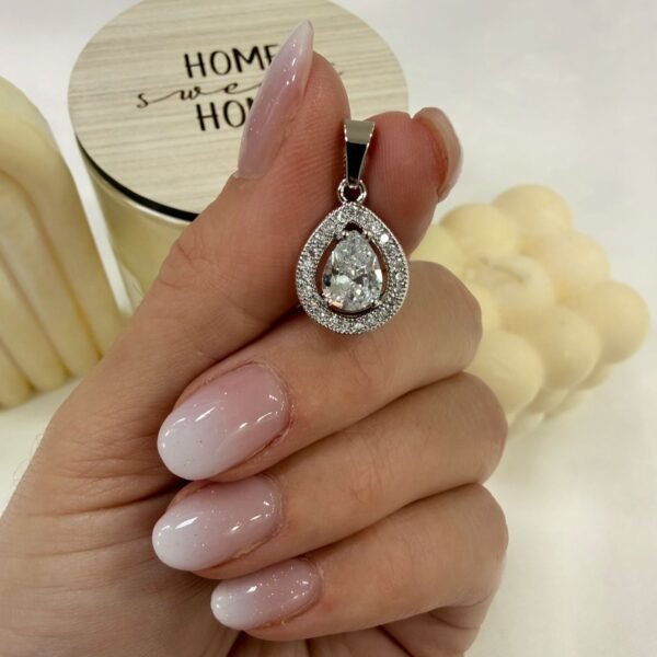 a dije a gota cristal a.q