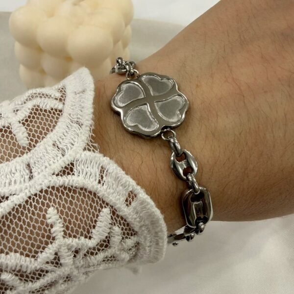a Pulsera diseño a.q mod F