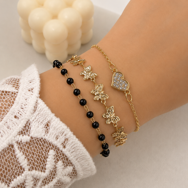 a 0 set x 3 pulseras  dorada modelo J